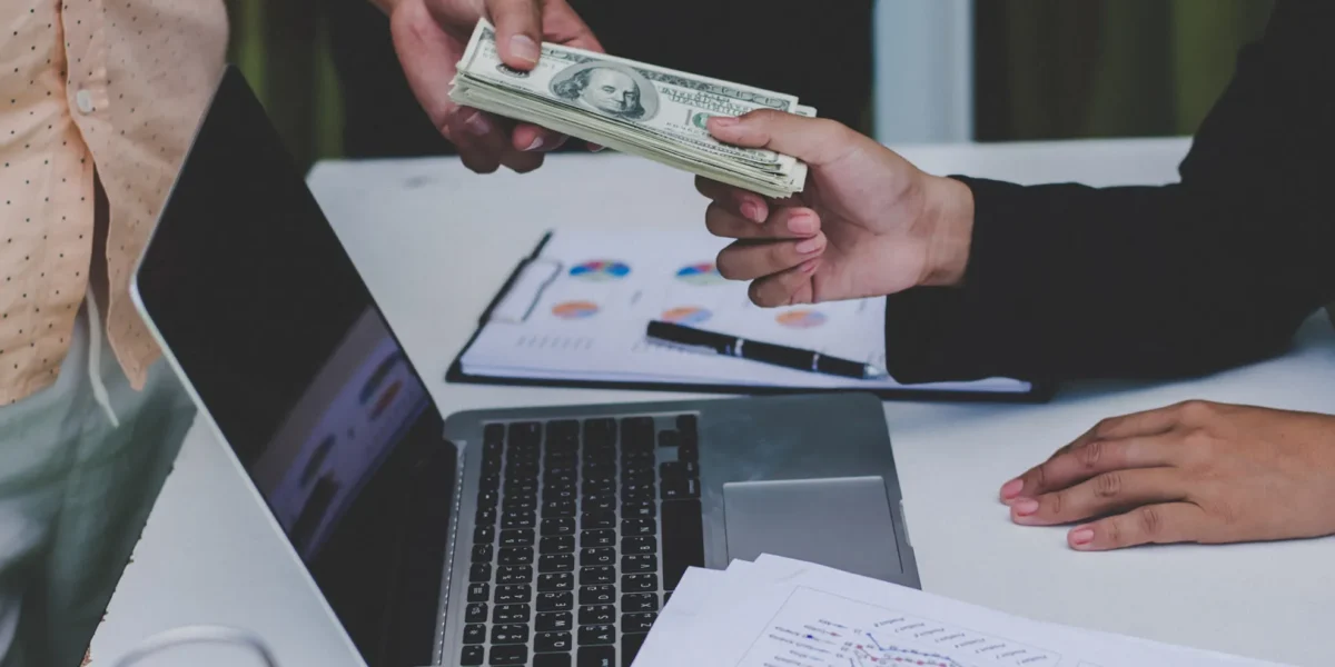 businessman-woman-workplace-paperwork-dollar 1