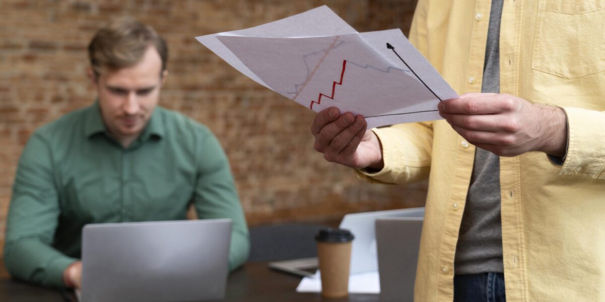 corporate-workers-brainstorming-together